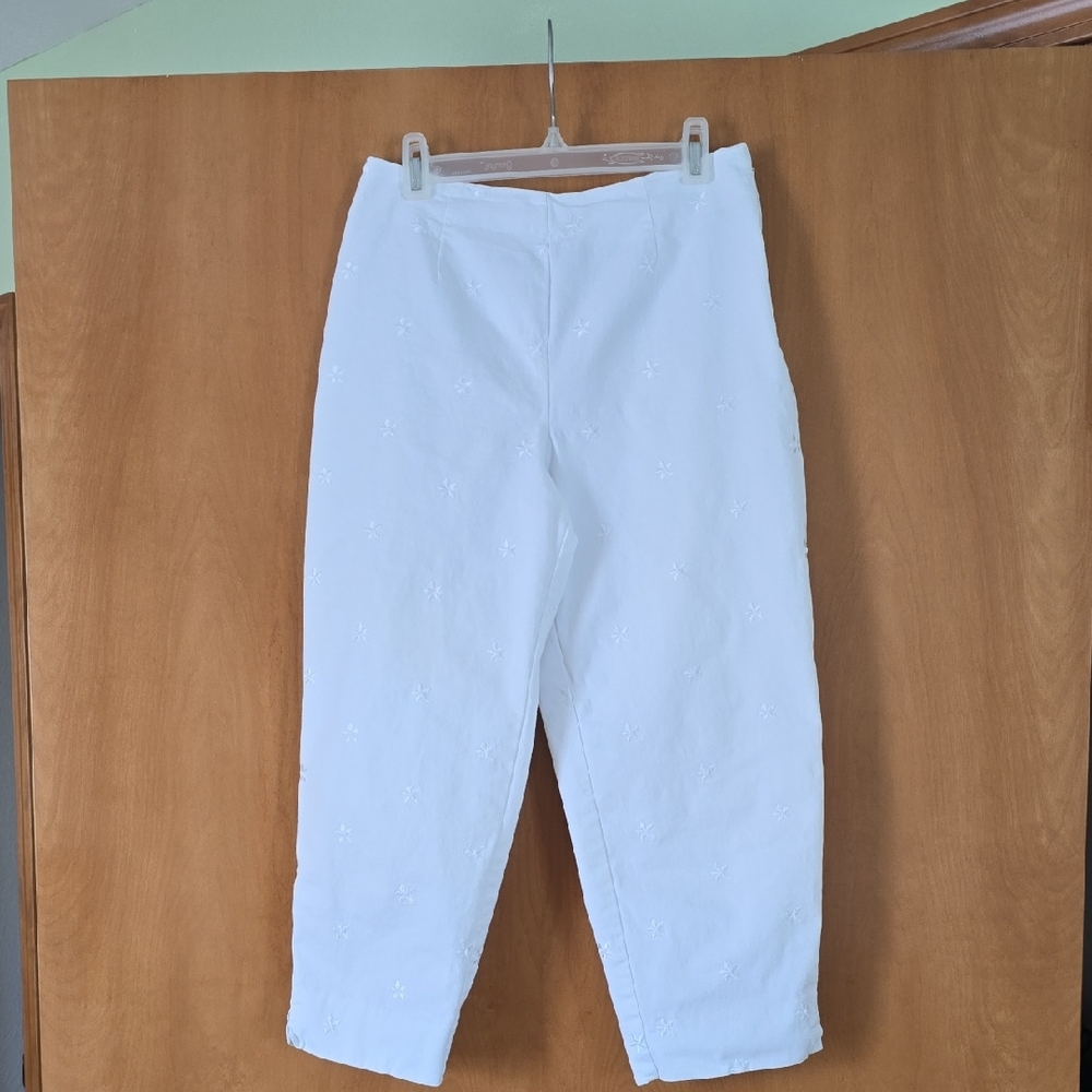 Talbots Women's White Capris Star Embroidered Accent Size 4